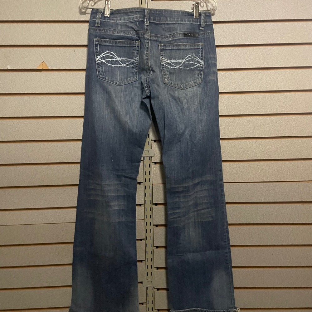 Cowgirl Tuff Co Womens Bootcut Jeans Blue Barbed Wire Embroidered 28 x33 Western